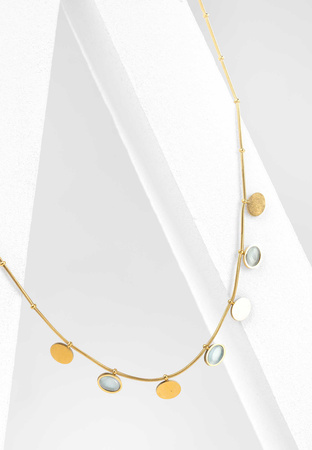 Delikatny naszyjnik z okrągłymi zawieszkami