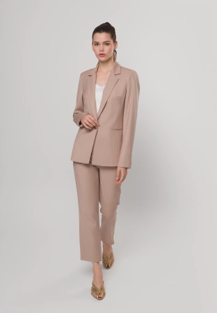 Beżowy prosty żakiet na jeden guzik