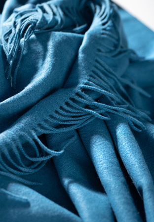 Ciepły szal w kolorze morskim z wiskozą