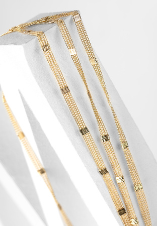 Długi naszyjnik z trzech łańcuszków