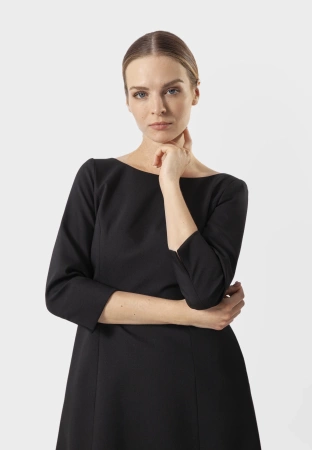 Czarna trapezowa sukienka