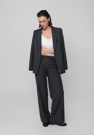 Długi żakiet w prążek na jeden guzik