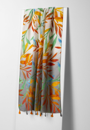 Wielobarwny szal w liście z frędzlami