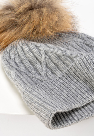 Szara wełniana czapka z pomponem z naturalnego futra