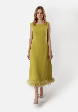 Zielona sukienka z piórami