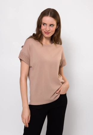 Beżowa kimonowa bluzka z ozdobnym wykończeniem