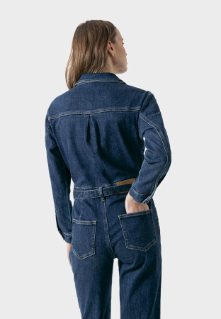 Jeansowy kombinezon z wiązaniem w pasie