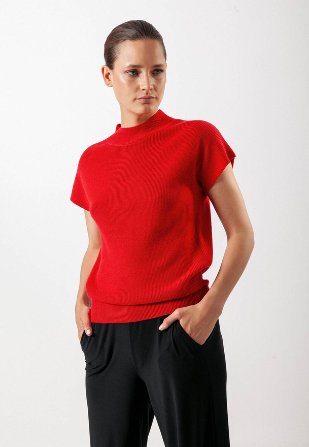 Dzianinowa czerwona bluzka z kimonowym rękawem