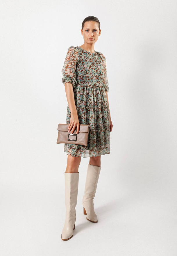 Zwiewna sukienka w drobne kwiatki