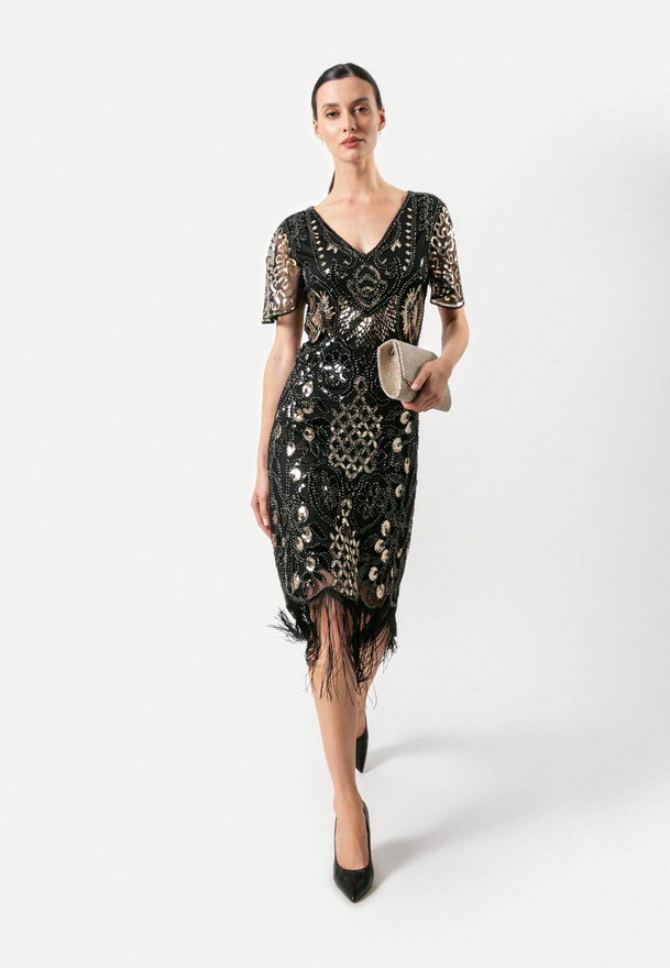 Czarna sukienka wyszywana cekinam