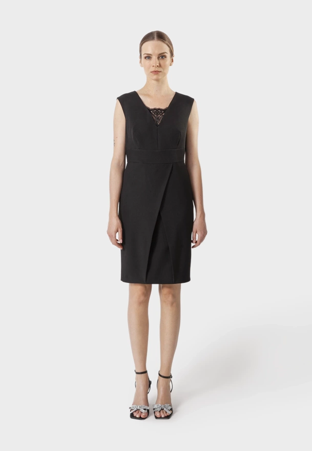 Elegancka czarna sukienka z odpinaną koronką