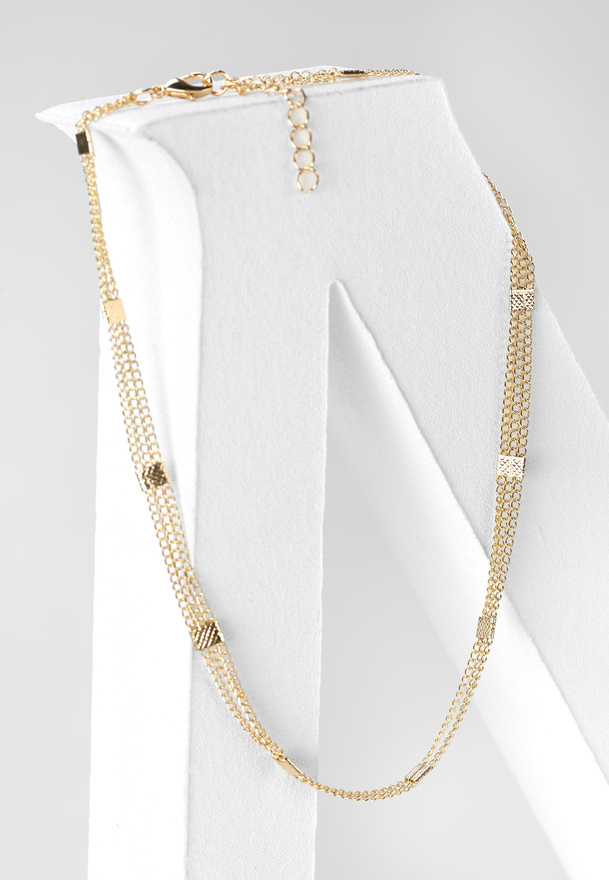 Krótki naszyjnik z trzech łańcuszków