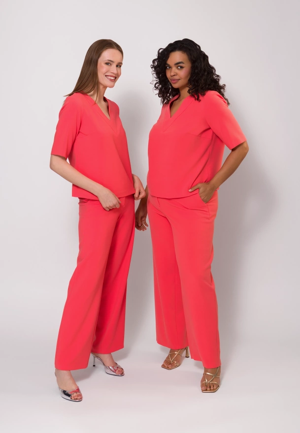 Koralowe spodnie z prostą nogawką