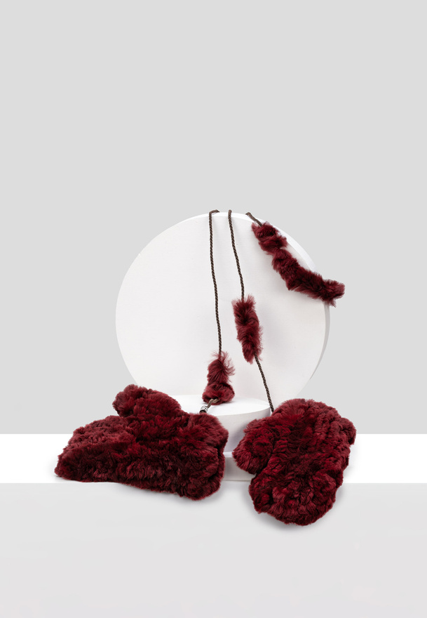 Bordowe futrzane rękawiczki na jeden palec