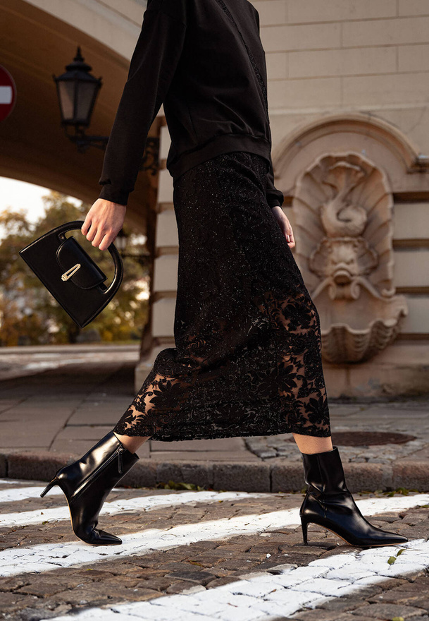 Długa spódnica z koronki