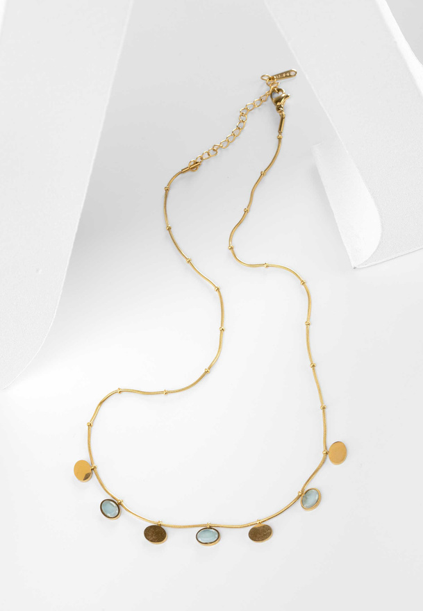 Delikatny naszyjnik z okrągłymi zawieszkami