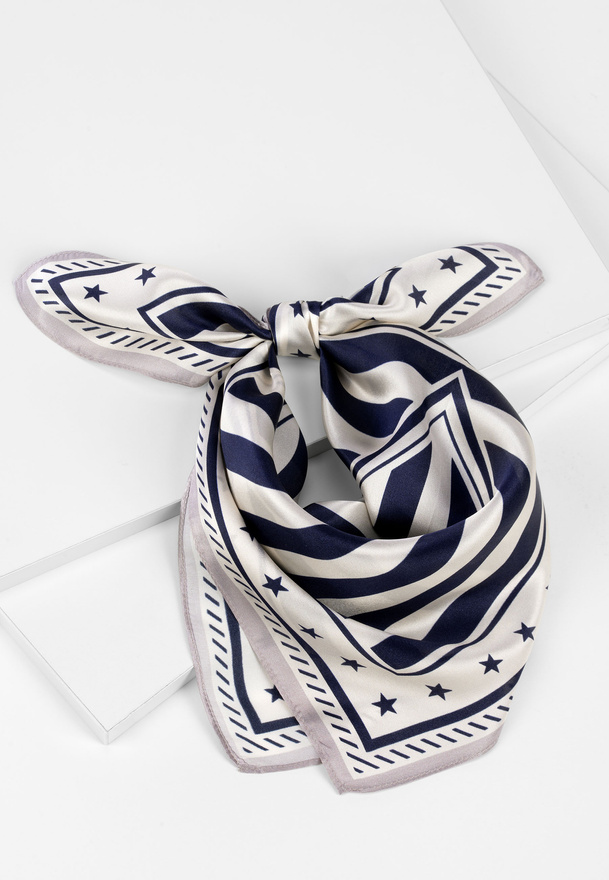 Jedwabna apaszka w paski i gwiazdki