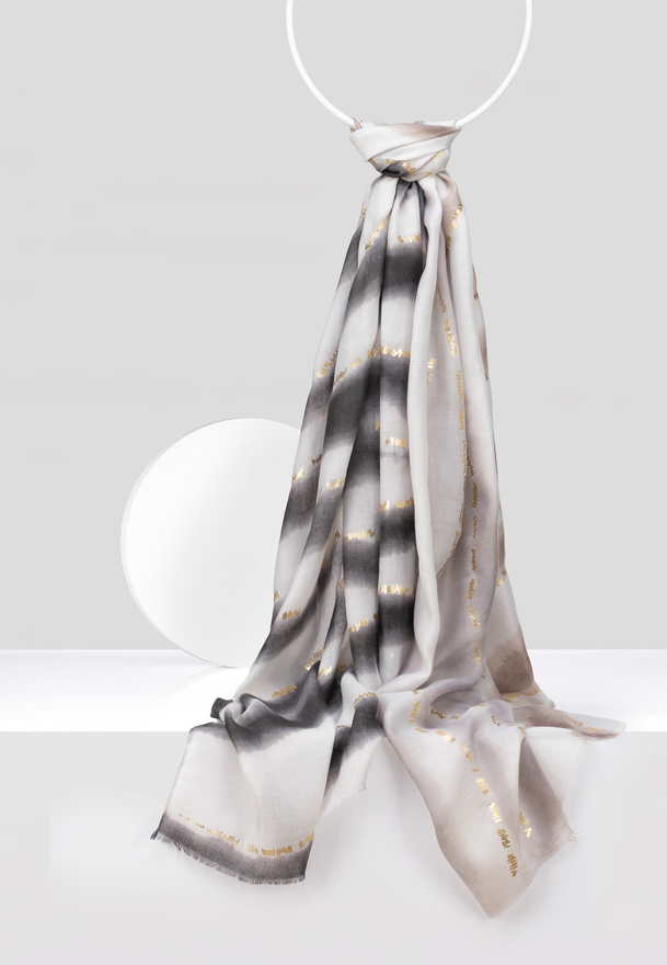 Beżowy wiskozowy szal