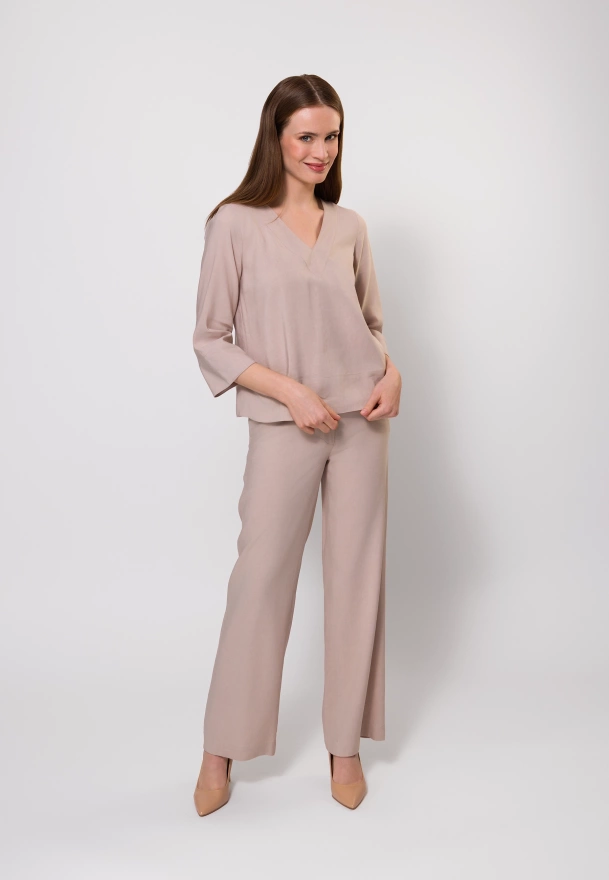 Beżowa bluzka w serek z wiskozą i lnem