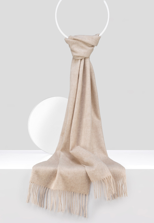 Beżowy wełniany szal