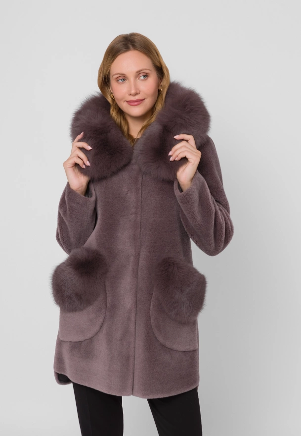 Brązowe wełniane futro z naturalnym obszyciem