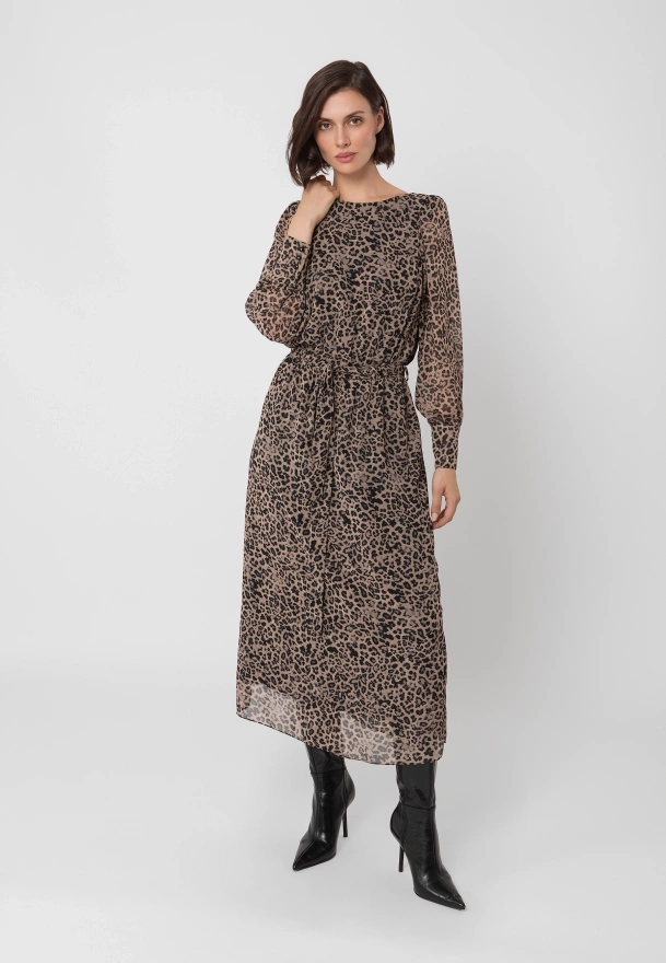 Długa sukienka w panterkowy print