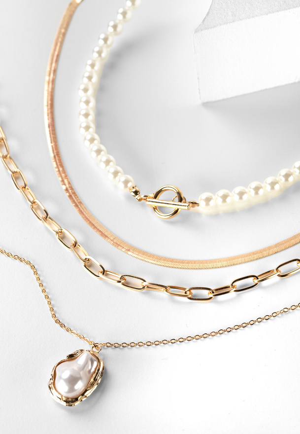 Komplet naszyjników w kolorze perłowym i złotym
