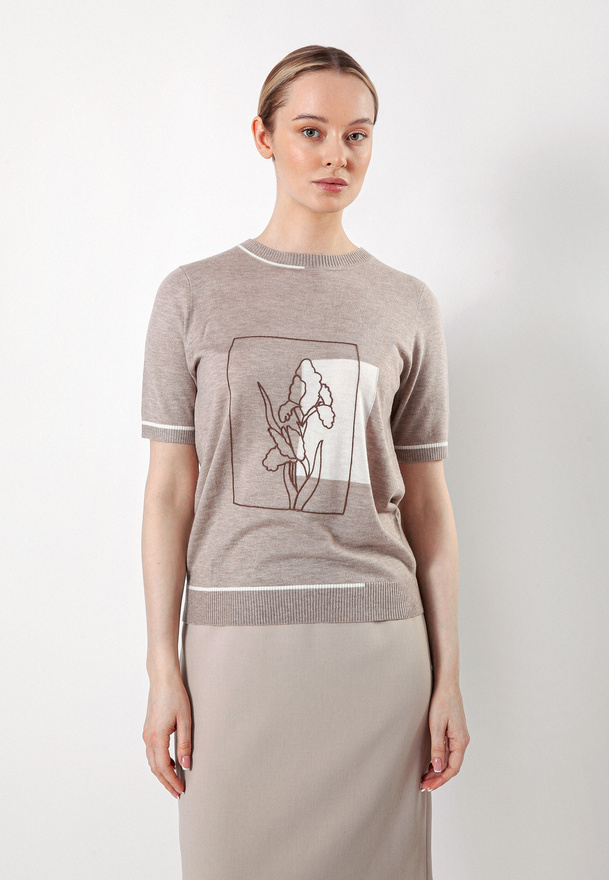 Beżowa dzianinowa bluzka z haftem