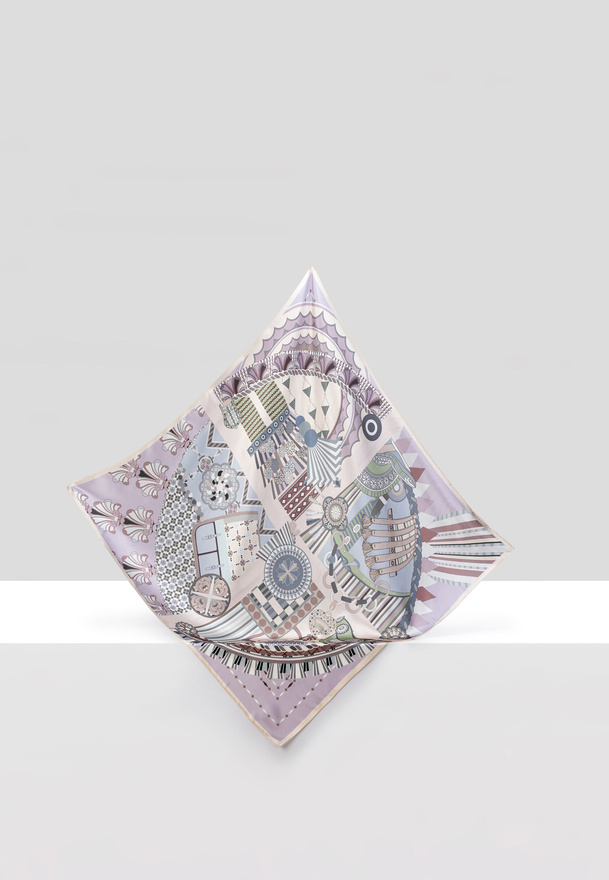 Jedwabna apaszka  w oryginalny print