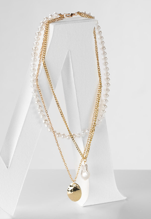 Kaskadowy naszyjnik z perłowymi koralikami