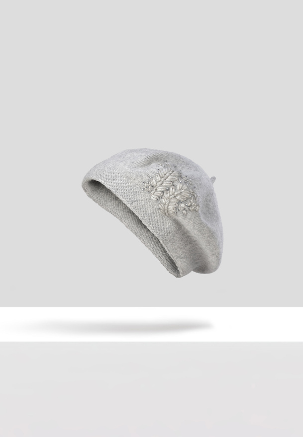 Szary beret z haftem