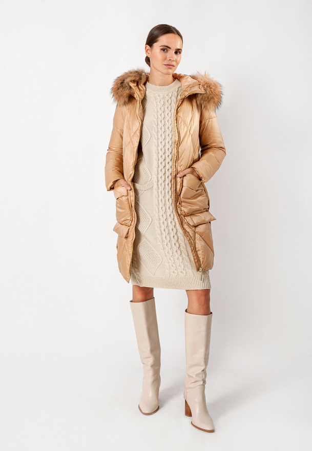 Kurtka puchowa w piaskowym kolorze z perłowym połyskiem