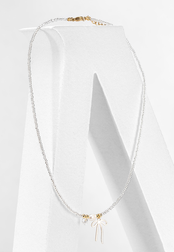 Naszyjnik z koralików z delikatną zawieszką