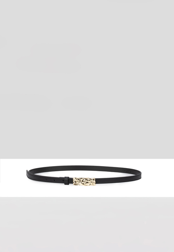 Czarny pasek z ozdobną klamrą