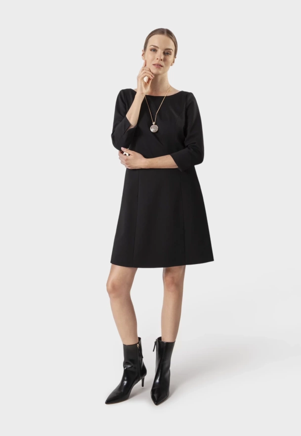 Czarna trapezowa sukienka
