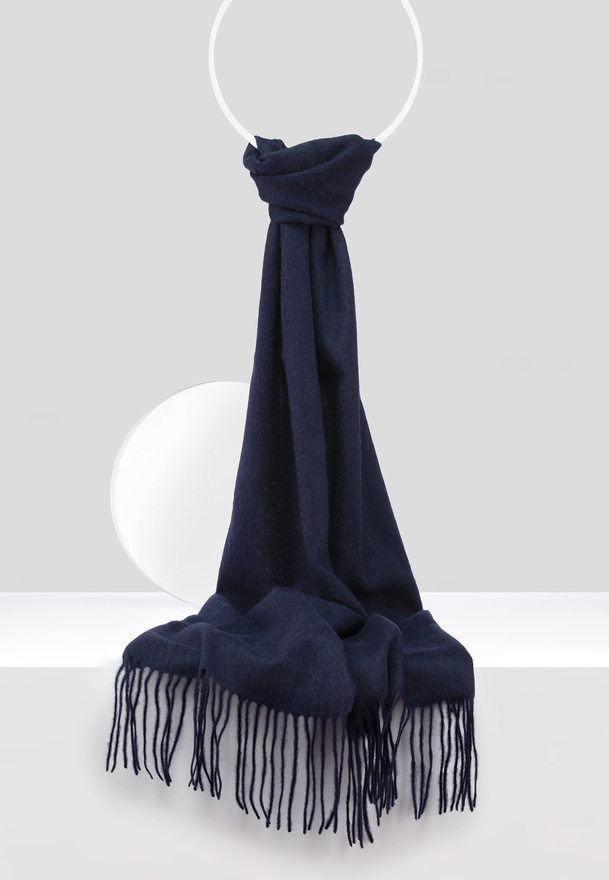 Granatowy wełniany szal