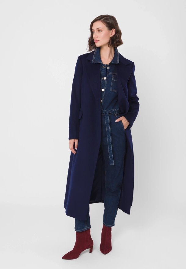 Granatowy długi wełniany płaszcz