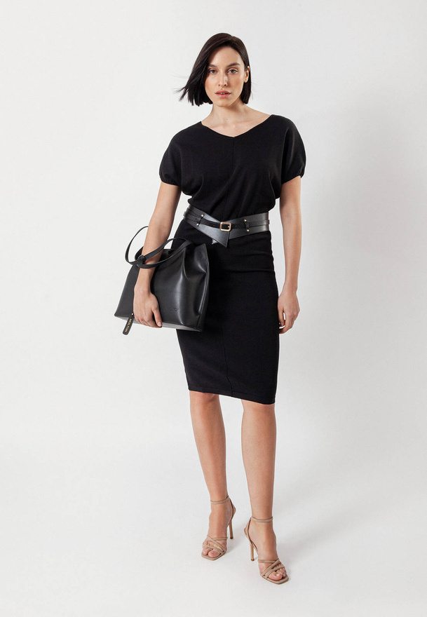 Czarna dzianinowa sukienka z kimonowymi rękawami