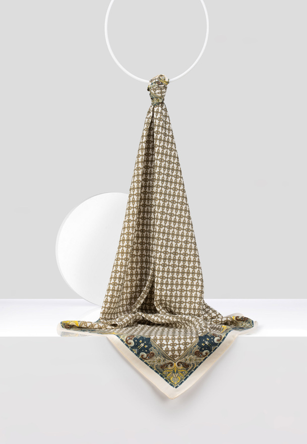 Wiskozowa apaszka w drobny print