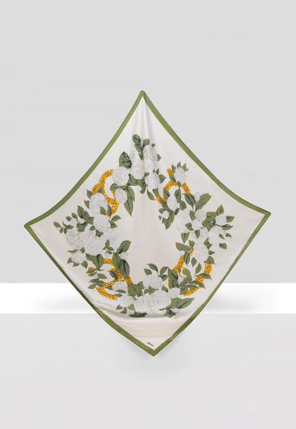 Jedwabna apaszka w białe kwiaty