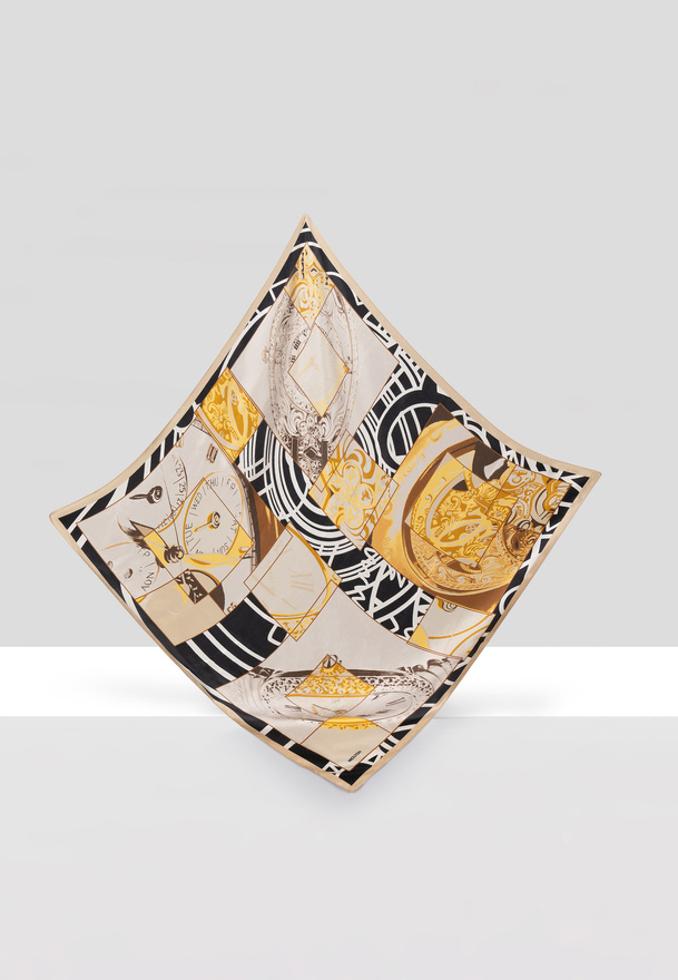 Jedwabna apaszka w oryginalny wzór