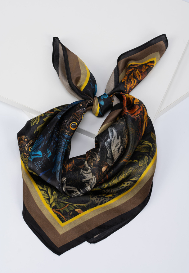 Jedwabna apaszka w jesienny motyw