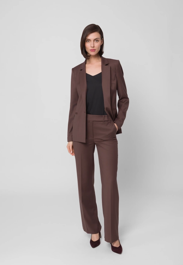 Brązowe spodnie z prostą nogawką