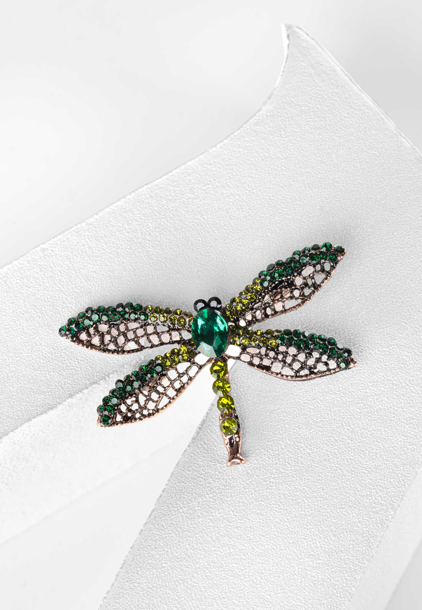 Broszka ważka z zielonymi kamykami