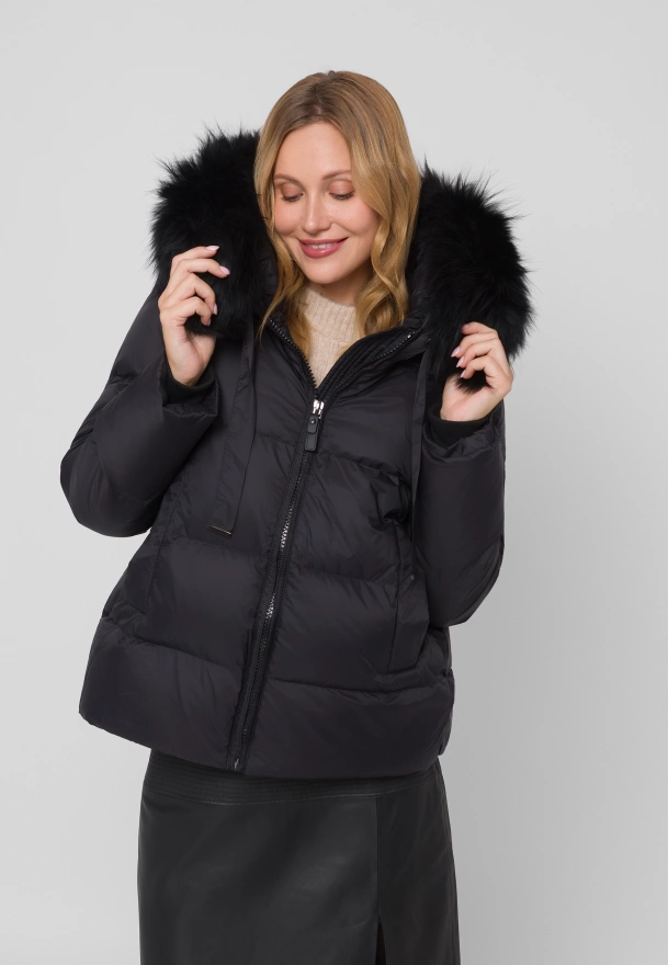 Czarna puchowa kurtka z naturalnym wypełnieniem