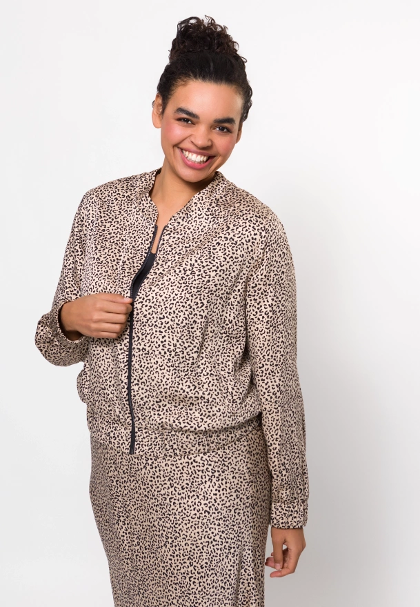 Bomberka z wiskozy w drobną panterkę