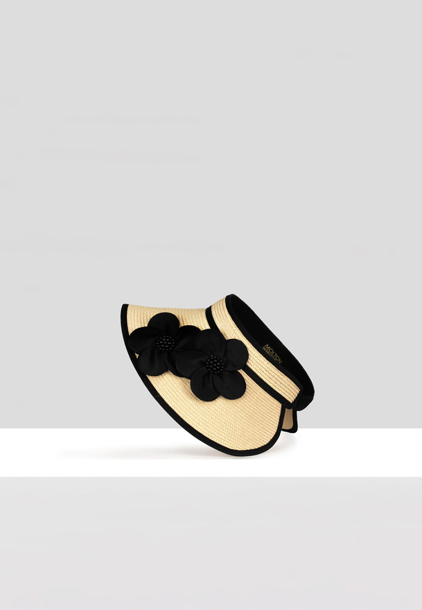 Beżowy daszek zdobiony kwiatami