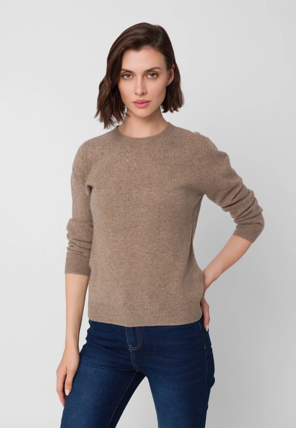 Wełniany sweter w kolorze beżowym