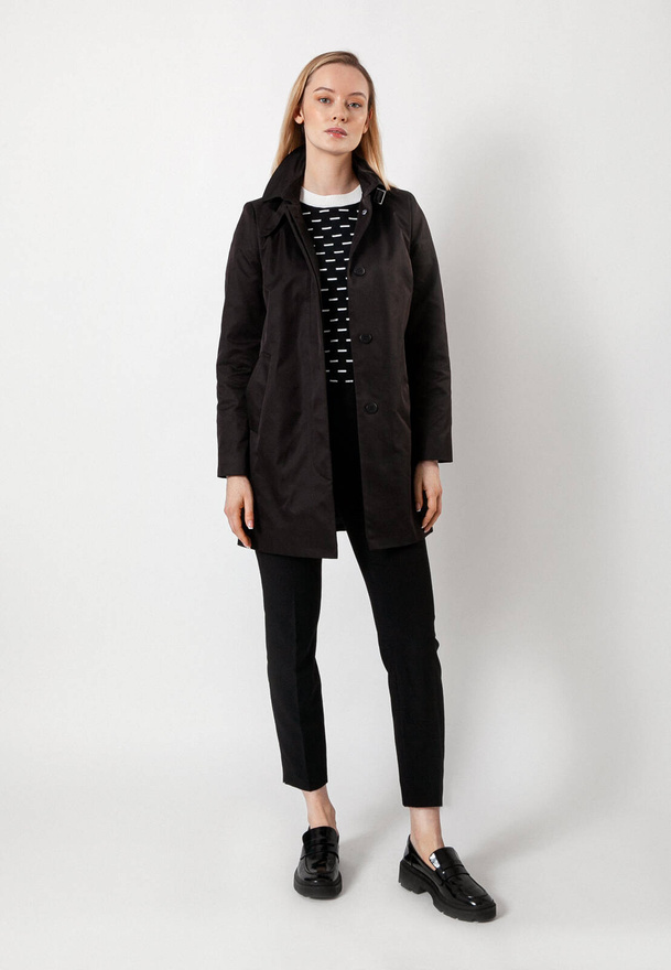 Prosta czarna kurtka