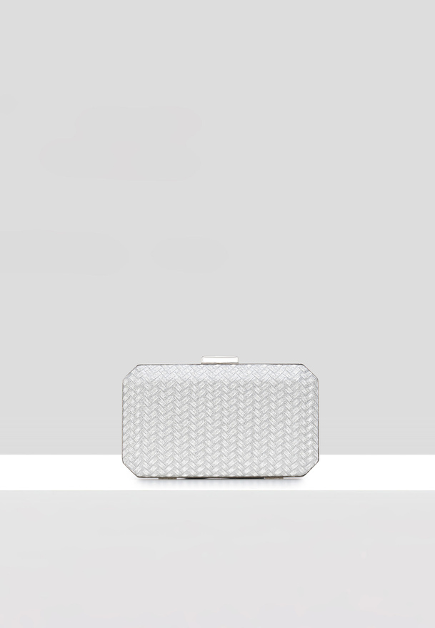 Wizytowa torebka w kolorze srebrnym